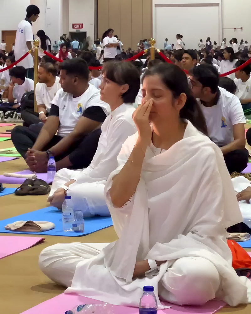 Persis Cursetji practising Nadi Shuddhi among hundreds of participants at International Yoga Day 2025, Dubai